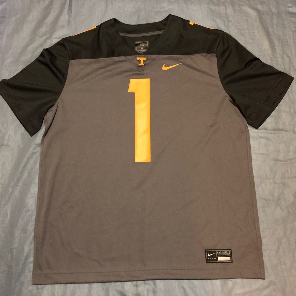 NCAA Nike Tennessee volunteers team football jersey awesome look size XL